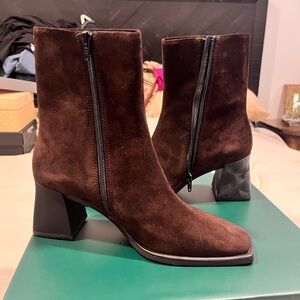 Vagabond Brown Heeled Boots with Chunky Heel